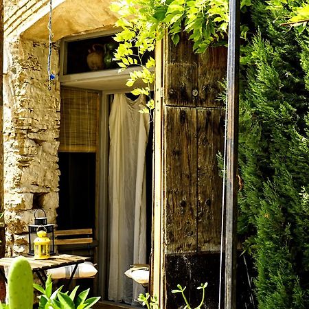 Can Tat, Loft In A Old Coach House Sant Jordi Desvalls Exterior foto