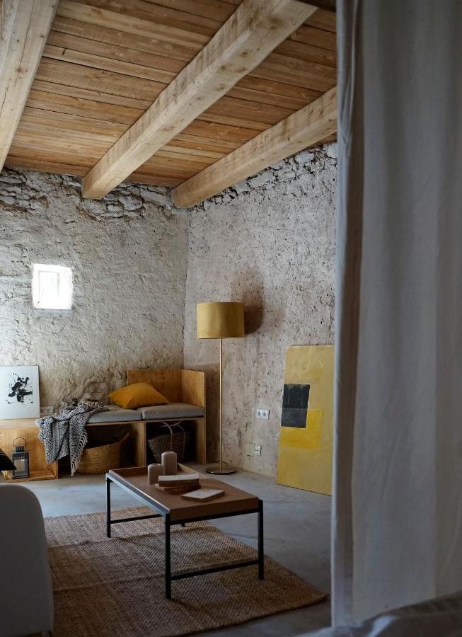 Can Tat, Loft In A Old Coach House Sant Jordi Desvalls Exterior foto