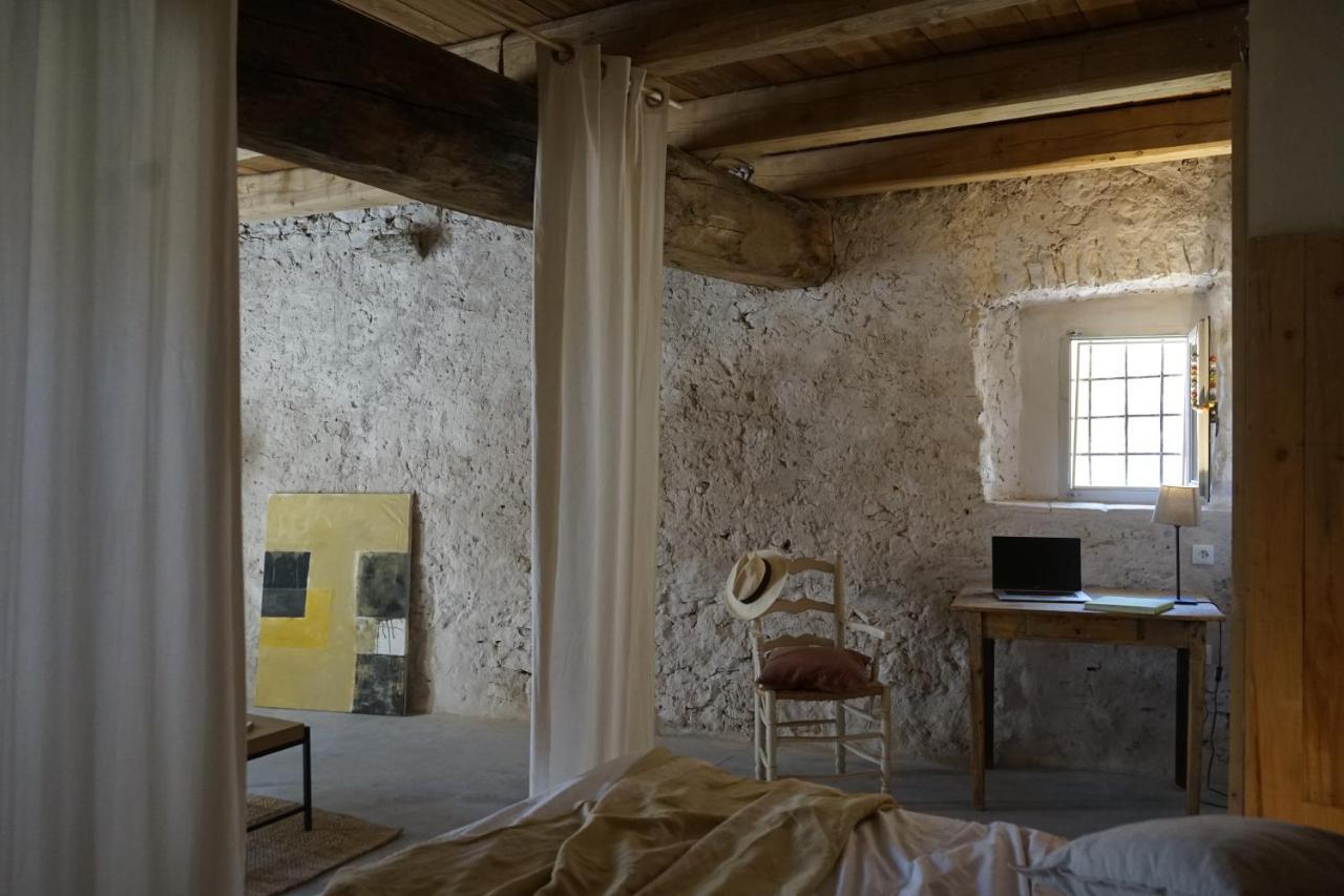 Can Tat, Loft In A Old Coach House Sant Jordi Desvalls Exterior foto