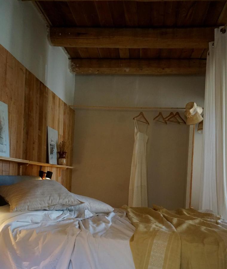 Can Tat, Loft In A Old Coach House Sant Jordi Desvalls Exterior foto