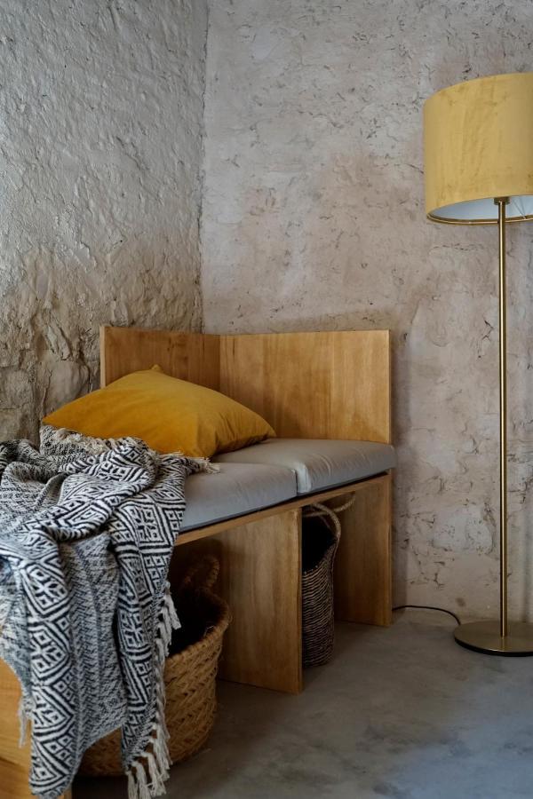 Can Tat, Loft In A Old Coach House Sant Jordi Desvalls Exterior foto